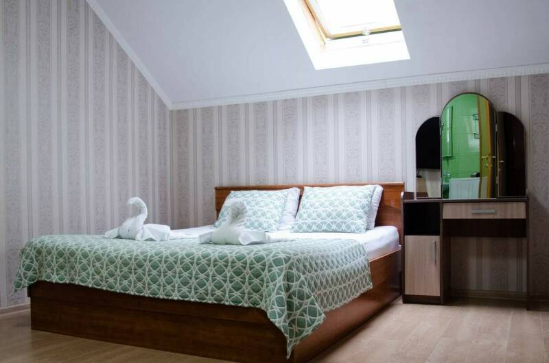 Двухкомнатный с кухней мансарда