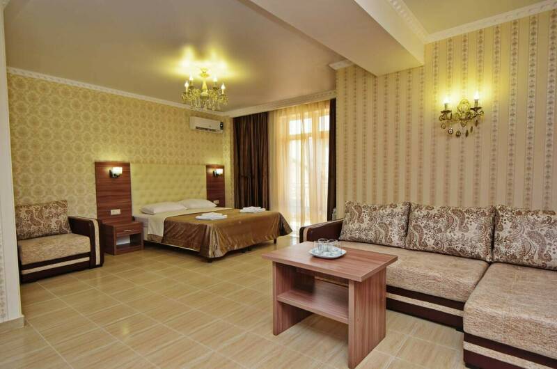 Пятиместный номер с балконом