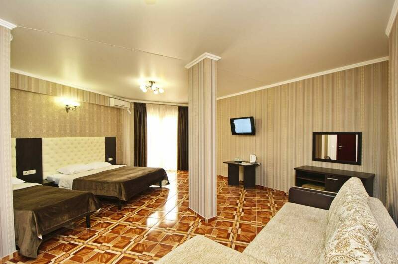 Пятиместный номер с балконом