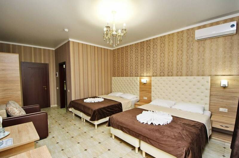 Пятиместный номер с балконом