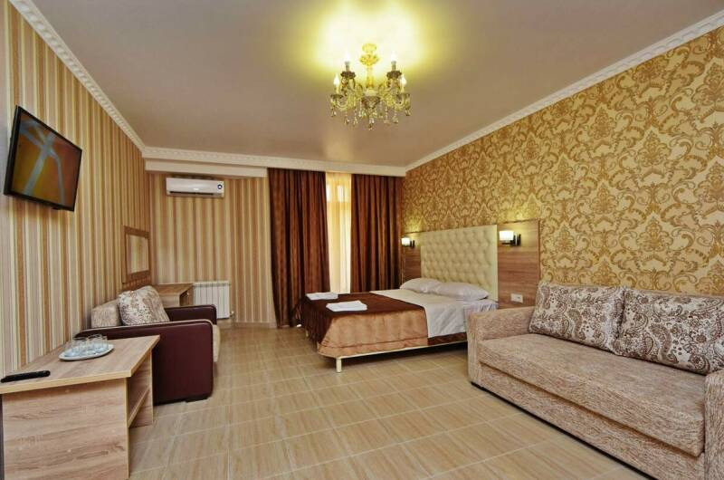 Пятиместный номер с балконом