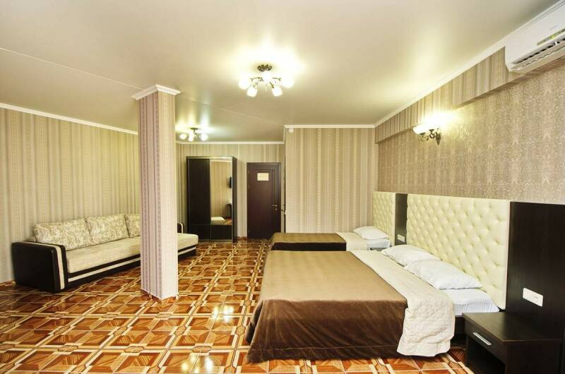 Пятиместный номер с балконом