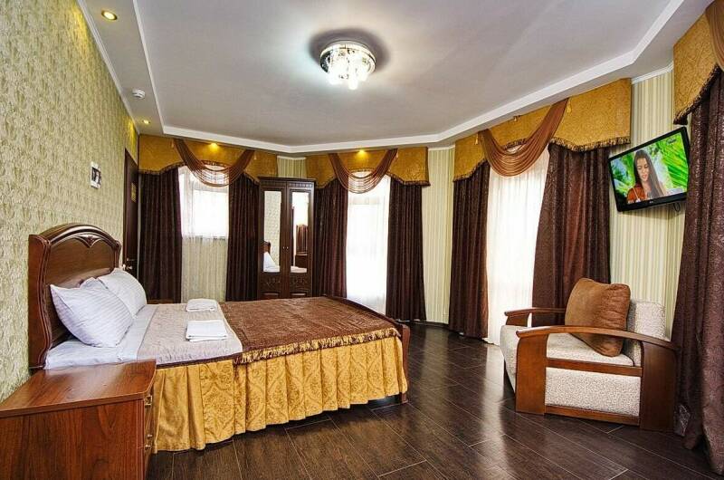 Улучшенный трехместный номер с балконом «Купол»