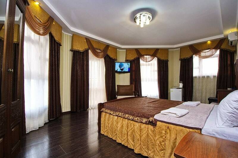 Улучшенный трехместный номер с балконом «Купол»