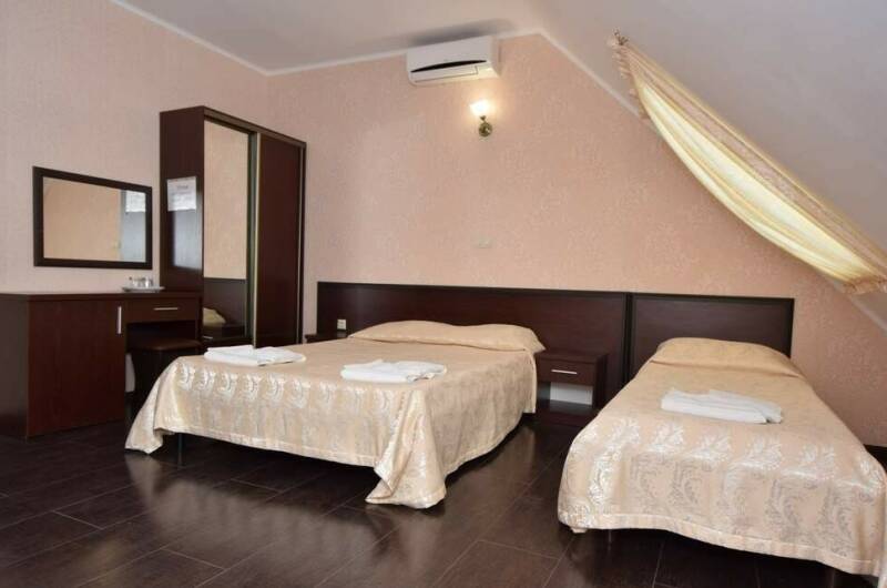 Трехместный номер без балкона на мансарде