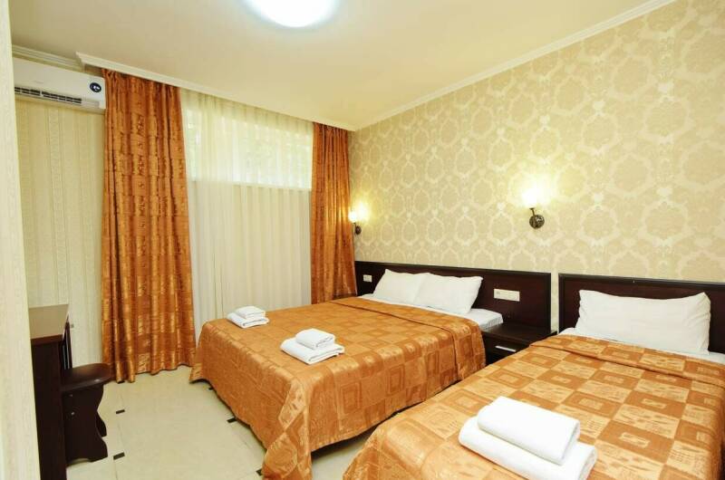 Трехместный номер без балкона на цоколе