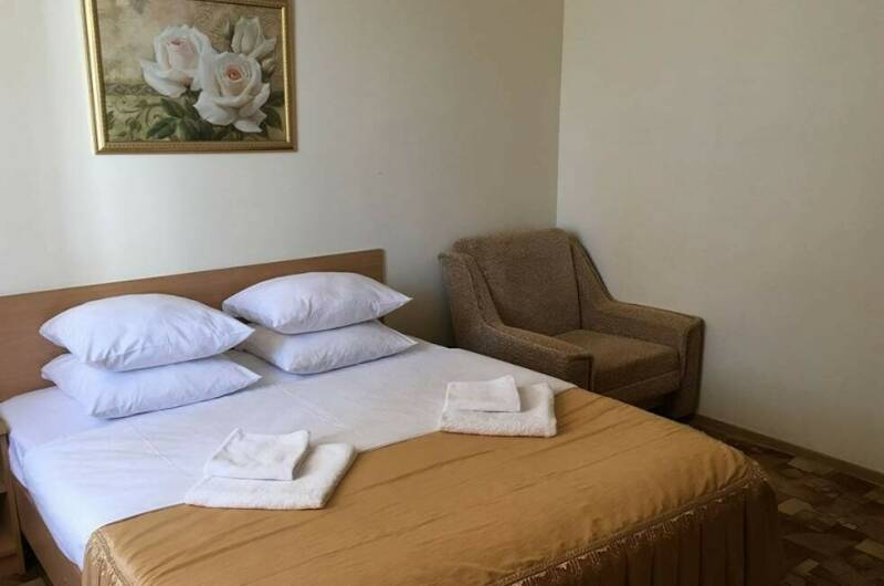 Полулюкс 2х с общим балконом с видом на стоянку