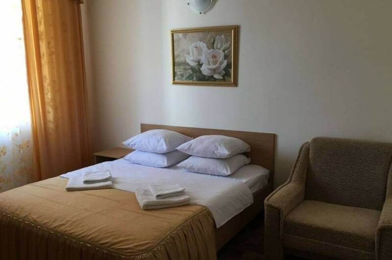 Полулюкс 2х с общим балконом с видом на стоянку