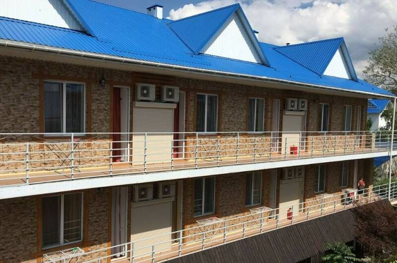 Полулюкс 2х с общим балконом с видом на стоянку