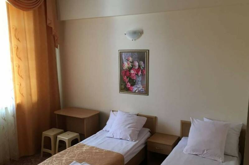 Полулюкс 2х с общим балконом с видом на стоянку