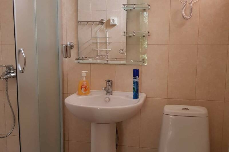 Полулюкс 2х с общим балконом с видом во двор