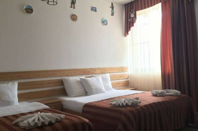 Полулюкс 3х с общим балконом во двор