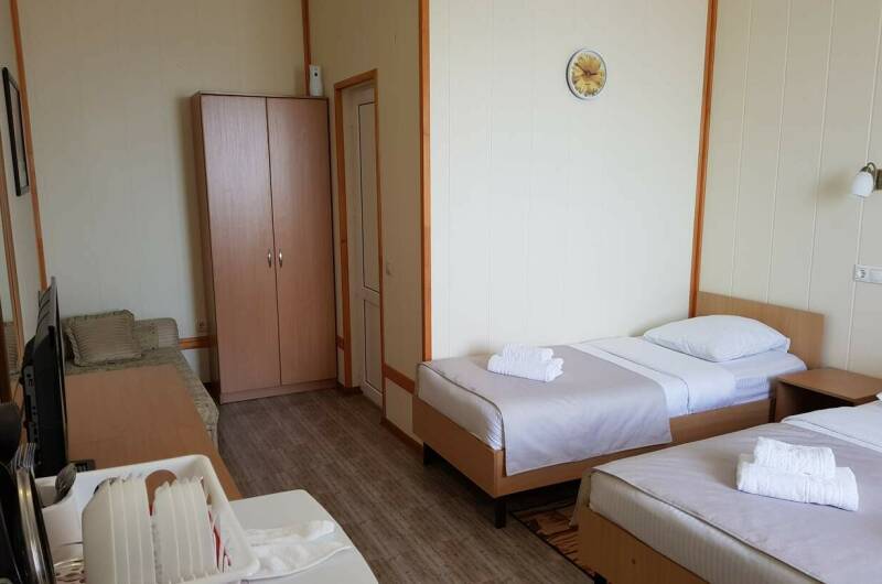 Полулюкс 3х с общим балконом на море