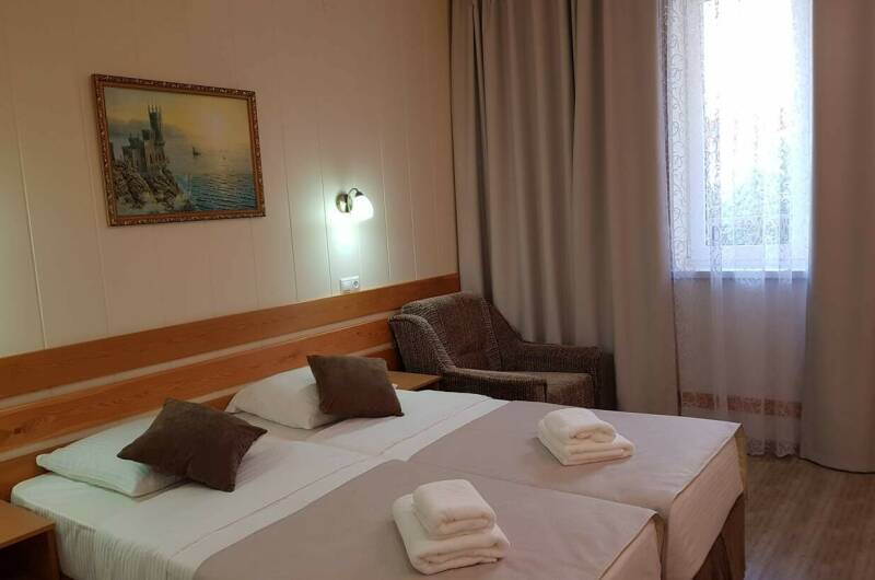 Полулюкс 4х с общим балконом во двор