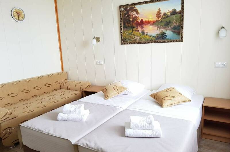 Полулюкс 4х с общим балконом с видом на море