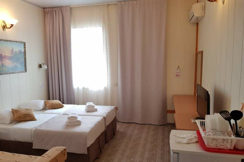 Полулюкс 4х с общим балконом с видом на море