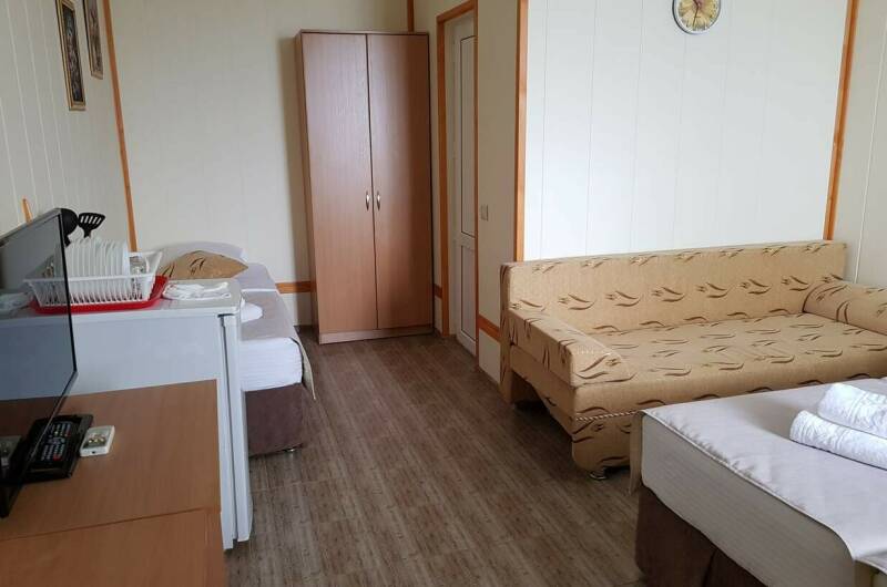 Полулюкс 4х с общим балконом с видом на море