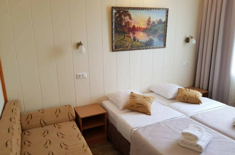 Полулюкс 4х с общим балконом с видом на море