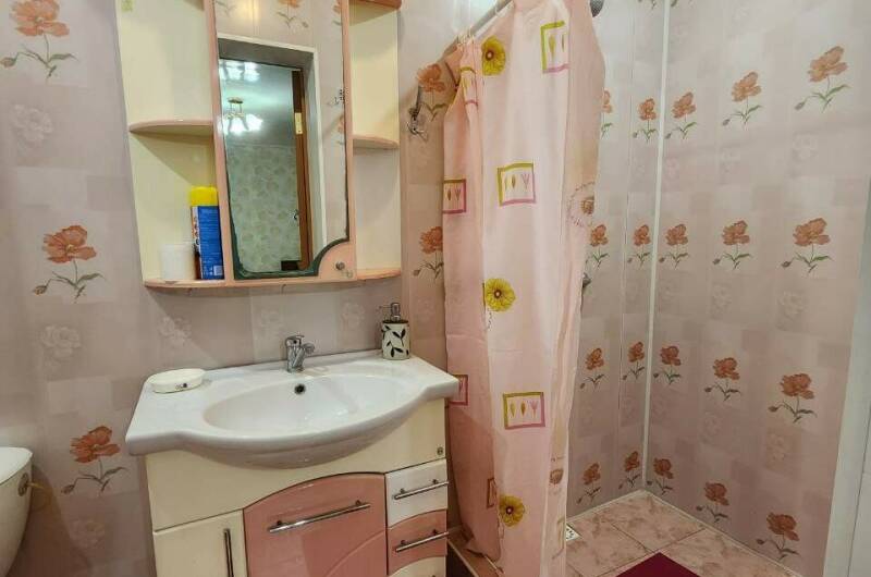 Домик с удобствами на 3 человека с допместом