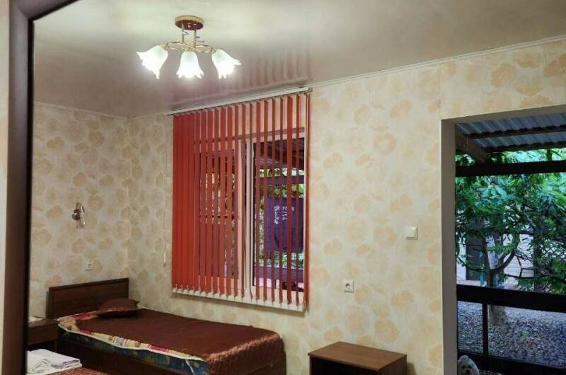 Домик с удобствами на 3 человека с допместом