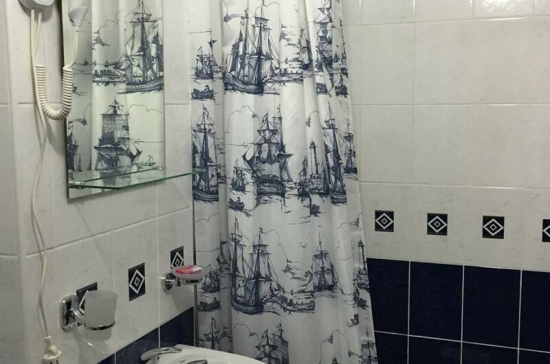 Трёхместный номер с удобствами