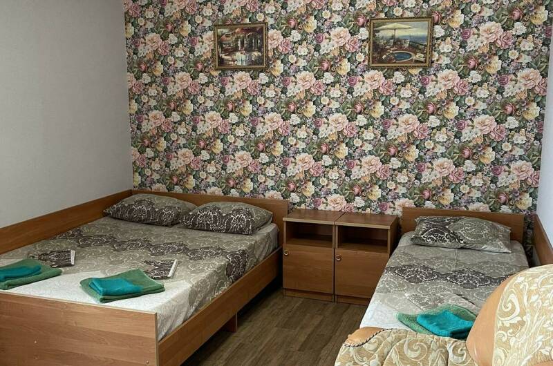 Трехместный номер с балконом