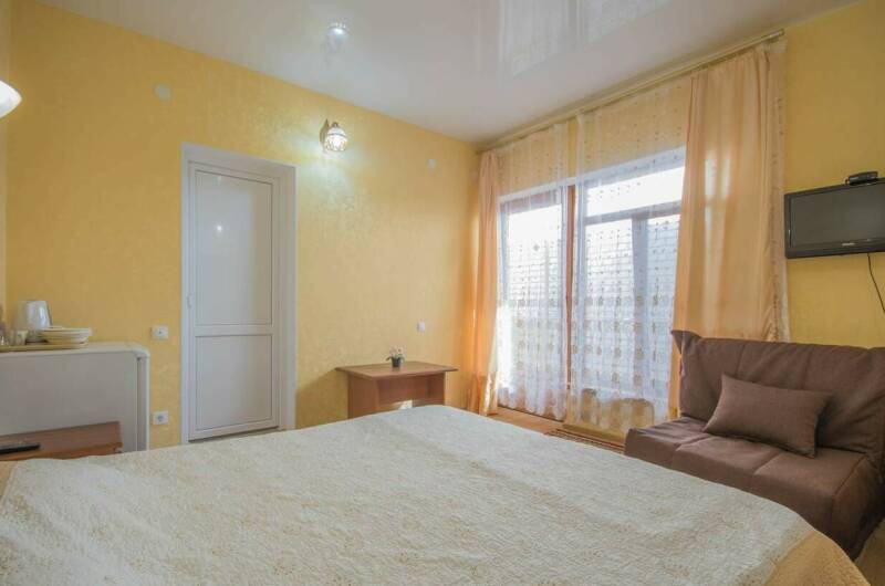 Трёхместный (+1) номер стандарт с общим балконом