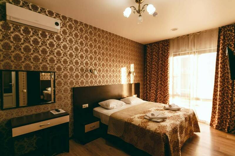 Двухкомнатный 4-х местный с прихожей и мини-кухней