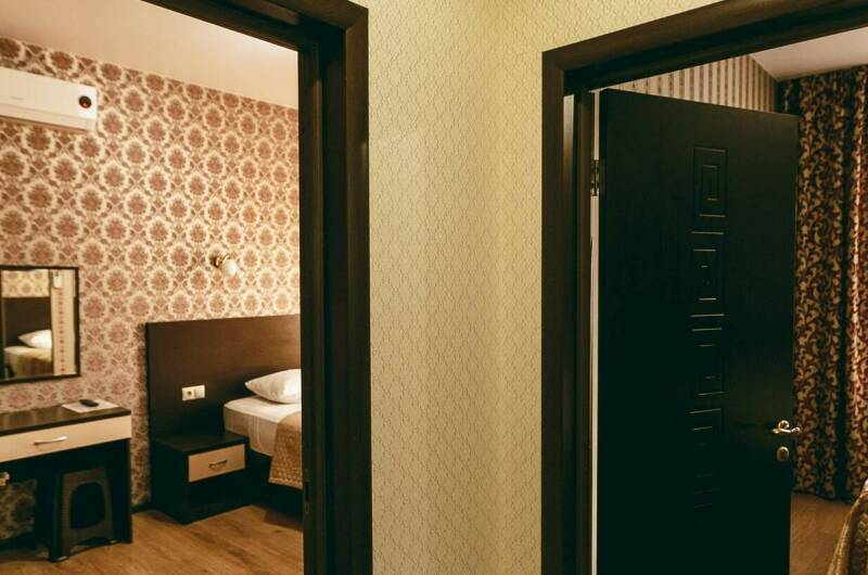 Двухкомнатный 4-х местный с прихожей и мини-кухней