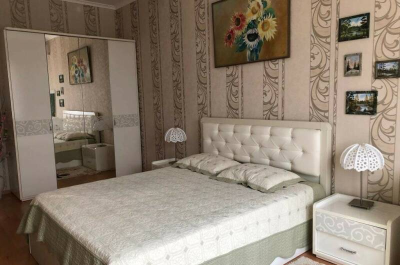 Двухкомнатный с верандой на первом этаже