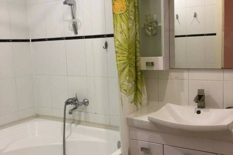 Двухкомнатный с верандой на первом этаже