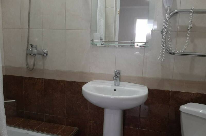 Трехкомнатный номер на 4 чел с удобствами на 1 эт