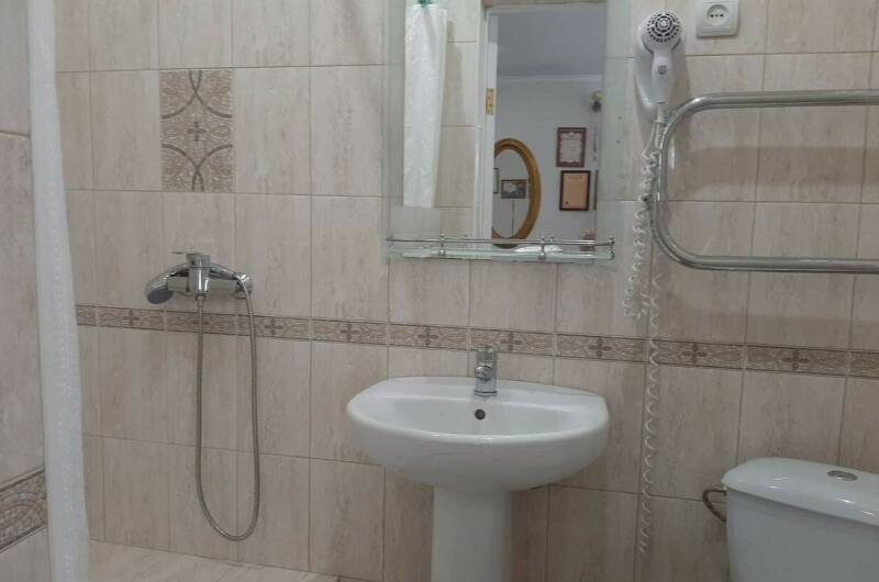 Трехкомнатный номер на 4 чел с удобствами на 1 эт