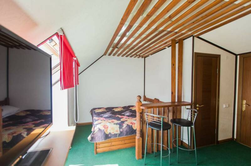 Трехместный стандартный номер на мансарде