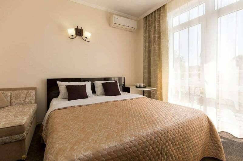 Трехместный номер с отдельным балконом