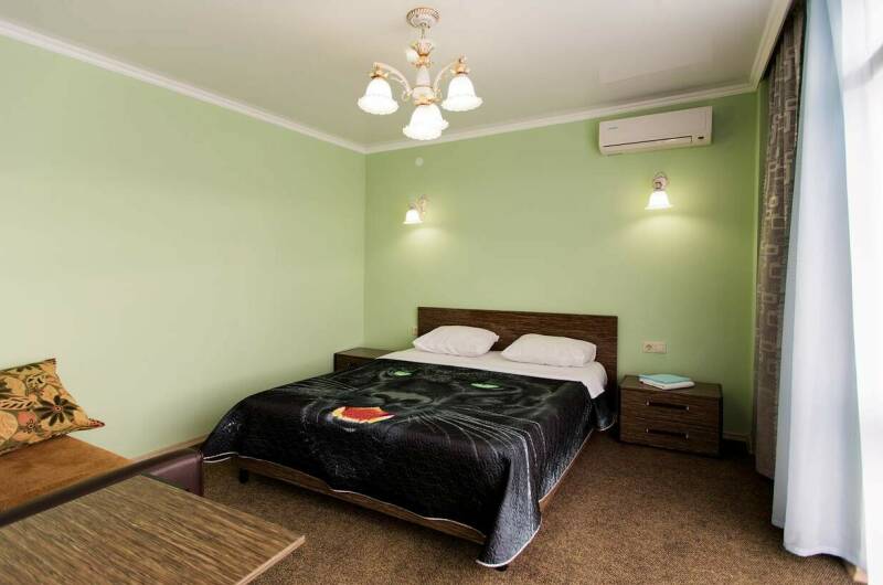 Пятиместный номер с отдельным балконом