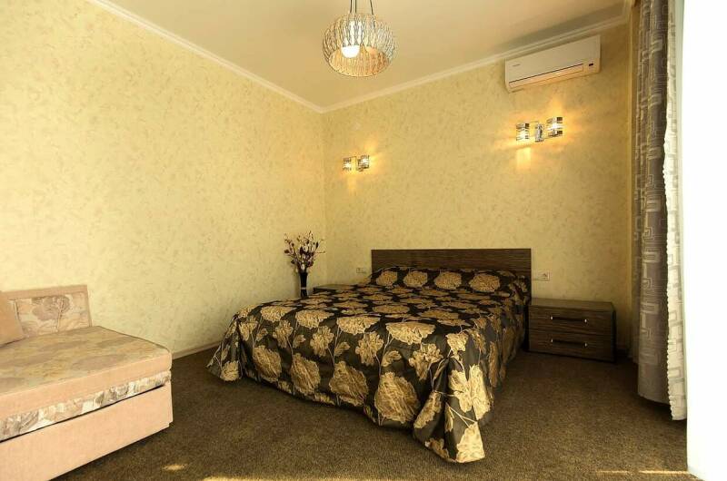 Пятиместный номер с отдельным балконом