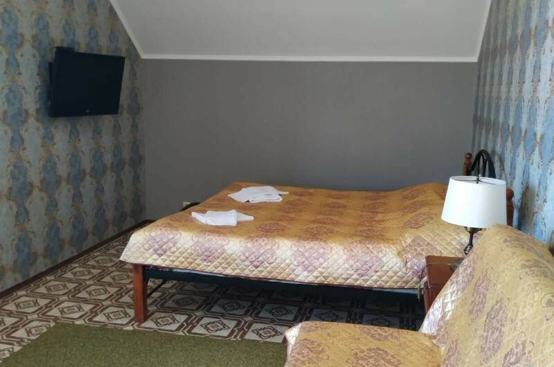 Трехместный «Полулюкс» с балконом и доп. местом