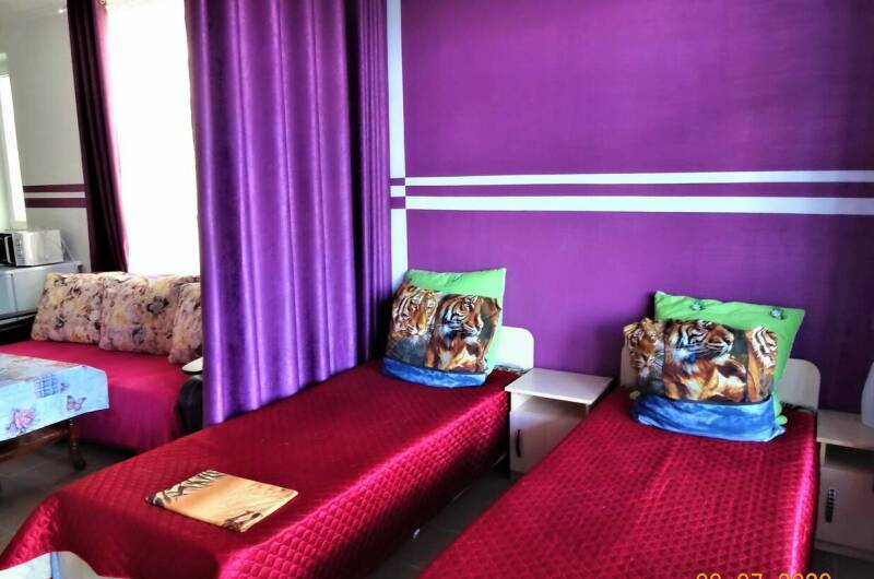 «Сиреневый» с террасой, с кухней и бассейном