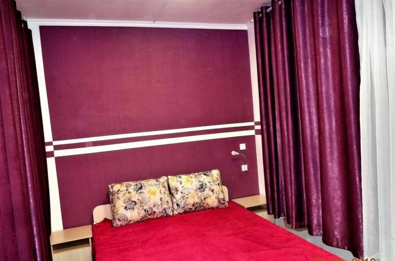 «Сиреневый» с террасой, с кухней и бассейном