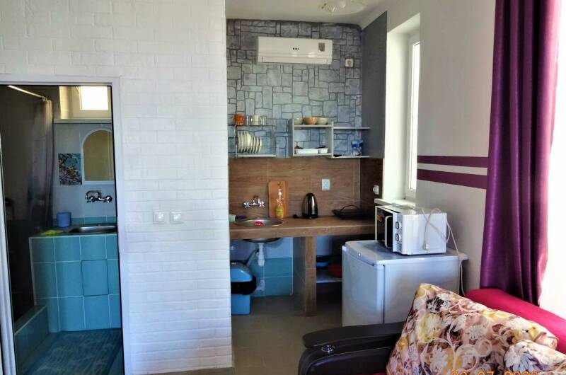 «Сиреневый» с террасой, с кухней и бассейном