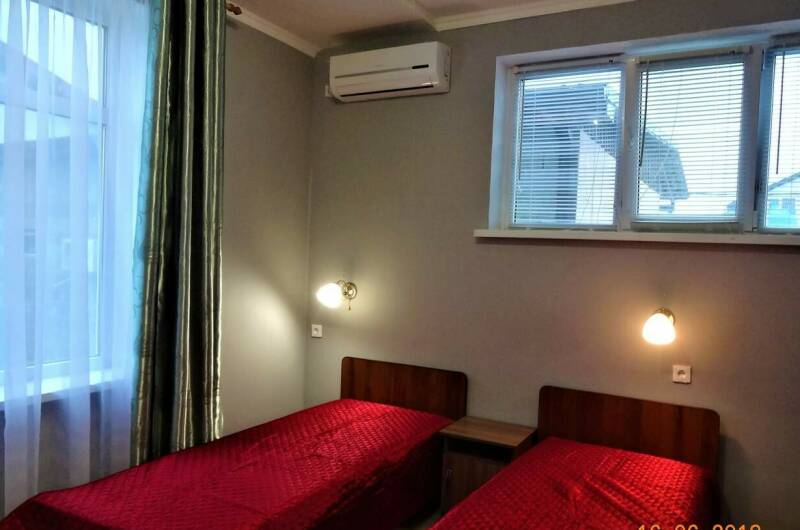 «Радужная» 3-х комн. на 6 чел с кухней и бассейном