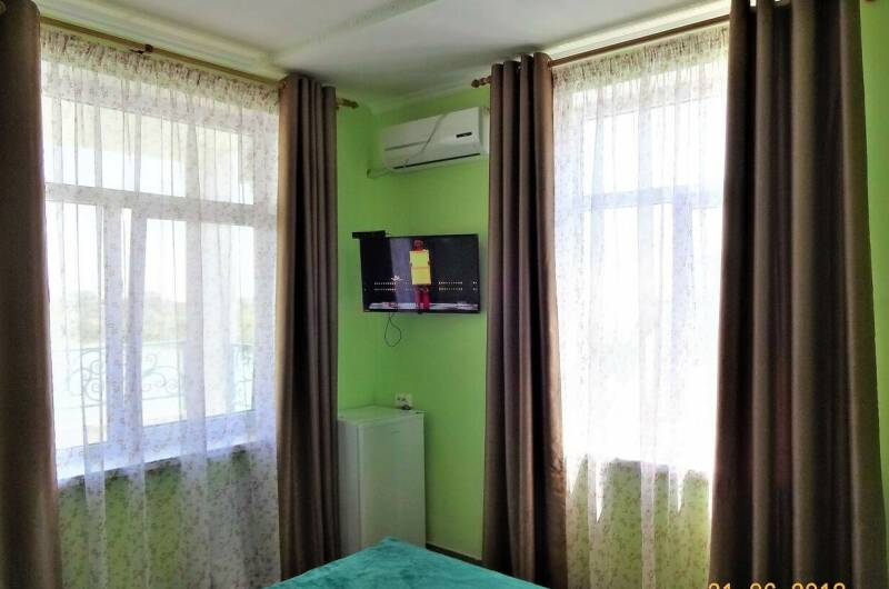 «Радужная» 3-х комн. на 6 чел с кухней и бассейном