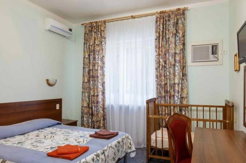 Двухкомнатный с кухней. четырехместный