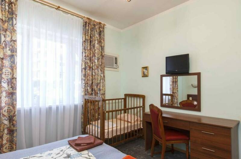 Двухкомнатный с кухней. четырехместный