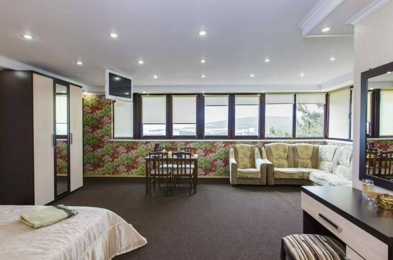 6-местный на 2 этаже (2 спальных, кухня-столовая)