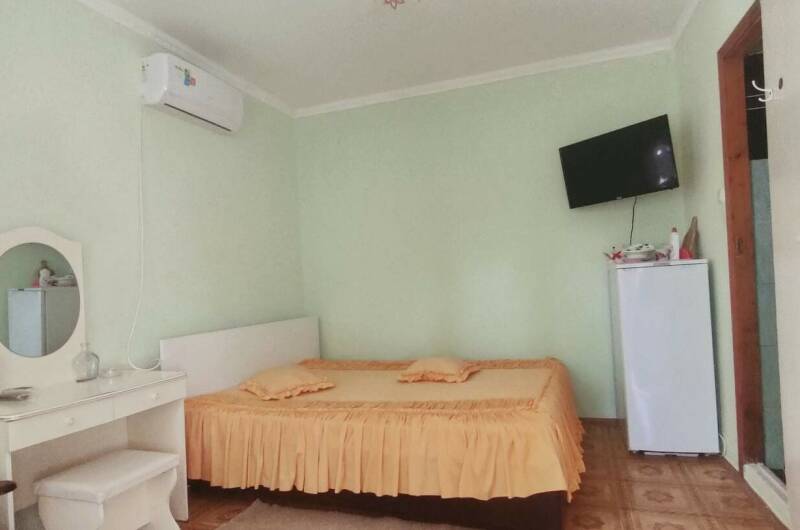 № 6, 7. Трехместный номер с удобствами и террасой