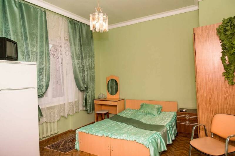 № 12,14, и 15 Трехместный с удобствами на 2 номера