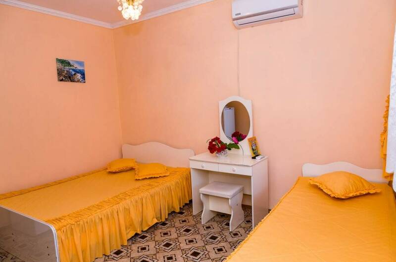 Номер 8,9. 3мест. номер с с/у, кроватями, террасой