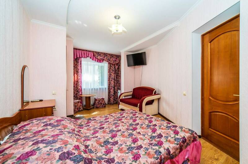 Трёхместный номер с удобствами